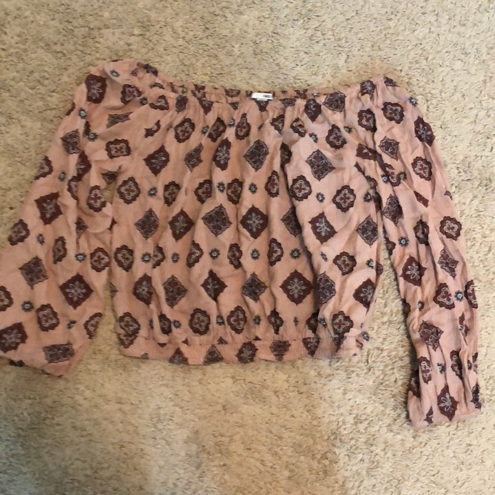 BUCKLE-Pink patterned off the shoulder crop top